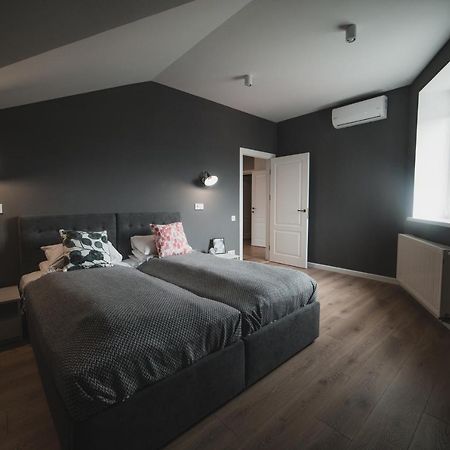 Kostjukowski Apartments Mudroho 12 V Lviv Eksteriør billede
