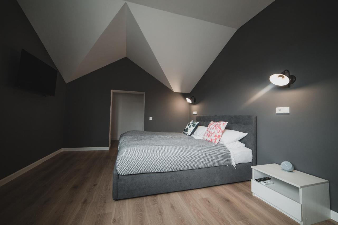 Kostjukowski Apartments Mudroho 12 V Lviv Eksteriør billede
